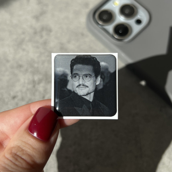 3D sticker "Pedro Pascal in glasses"