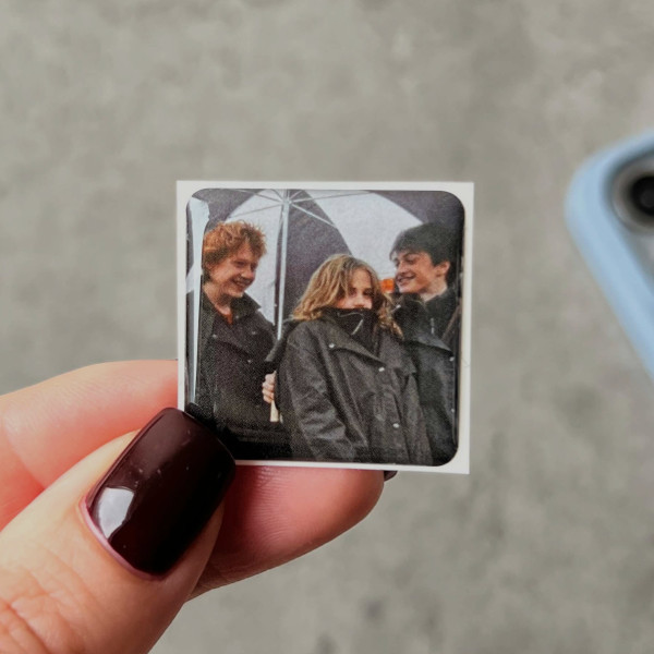 3D стікер "Harry, Ron and Hermione under an umbrella"