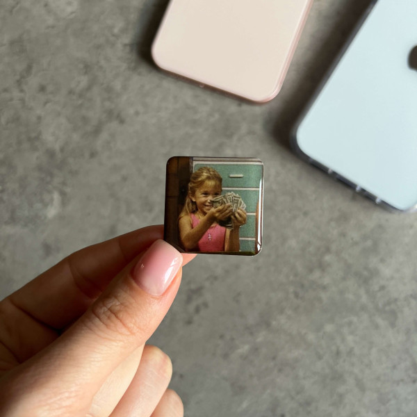 3D sticker "Michelle Tanner with dollars, from the TV show 'Full House'"
