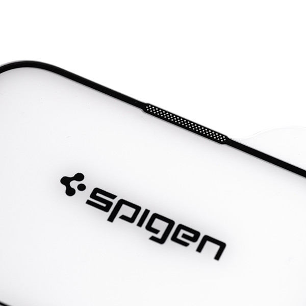 Захисне скло Spigen GLAS.tR SLIM HD для iPhone 13/13 Pro/14